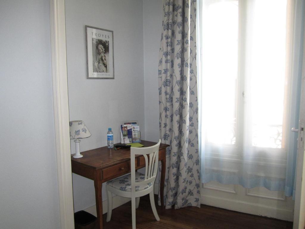 Hotel Arlequin Troyes Oda fotoğraf