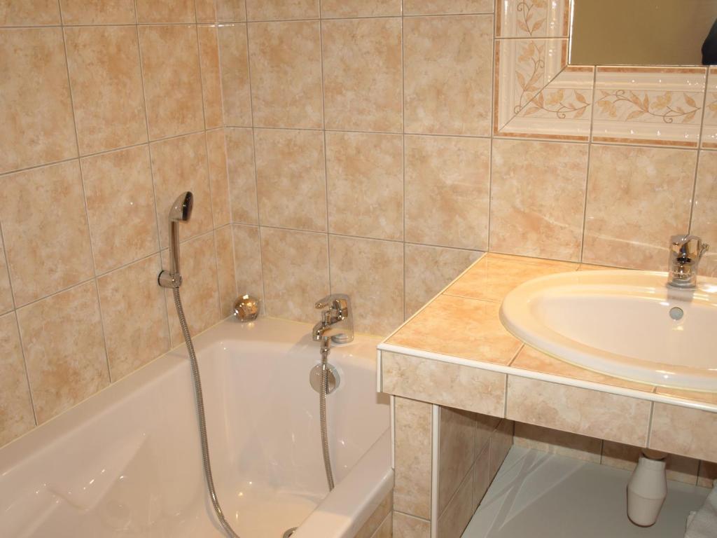 Hotel Arlequin Troyes Oda fotoğraf